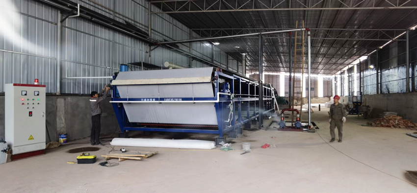 大型真空過(guò)濾機(jī)