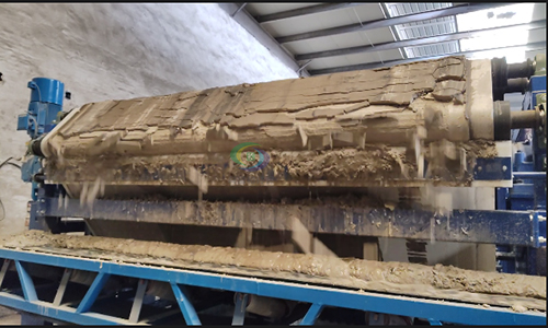 洗石膏泥漿脫水處理現(xiàn)場(chǎng)